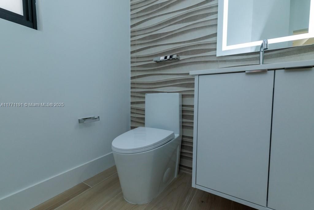 最近售出: $430,000 (4 贝兹, 2 浴室, 0 平方英尺)