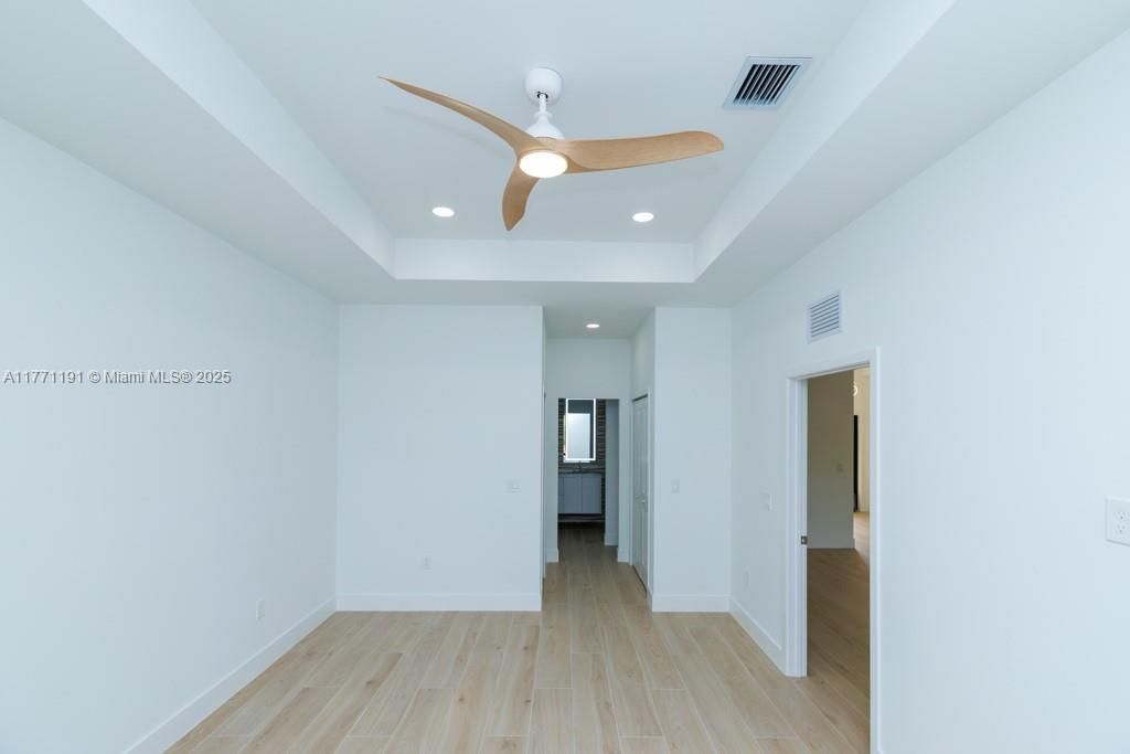 最近售出: $430,000 (4 贝兹, 2 浴室, 0 平方英尺)