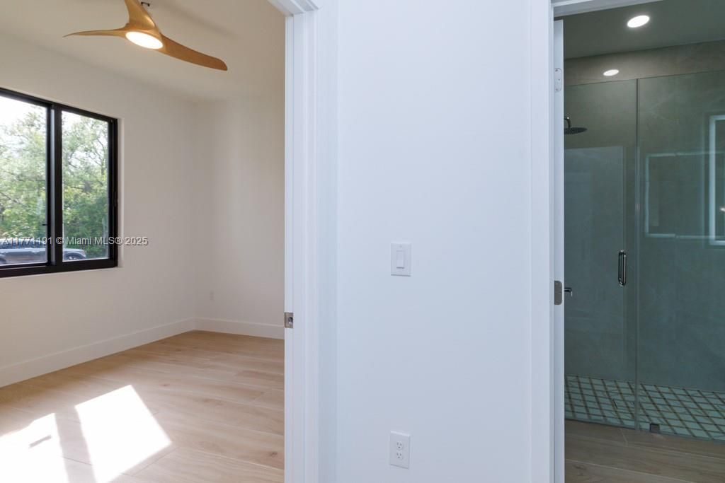 最近售出: $430,000 (4 贝兹, 2 浴室, 0 平方英尺)