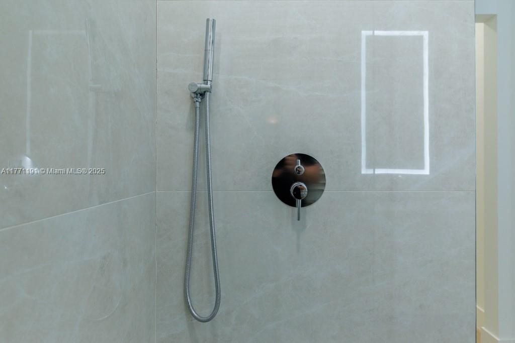 最近售出: $430,000 (4 贝兹, 2 浴室, 0 平方英尺)