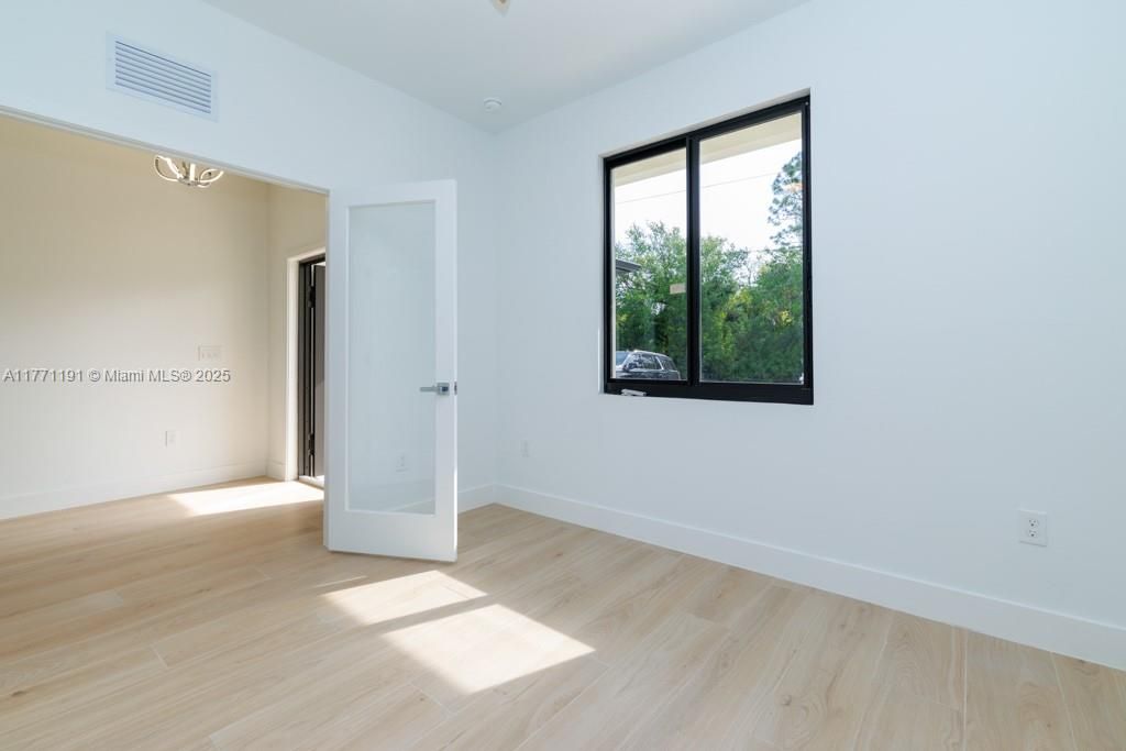 最近售出: $430,000 (4 贝兹, 2 浴室, 0 平方英尺)