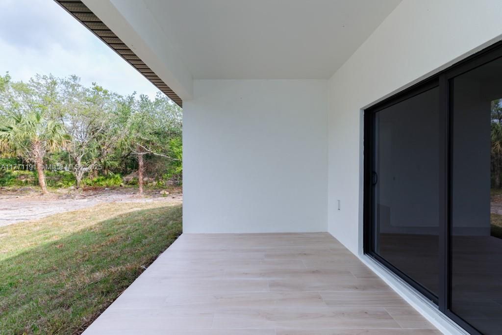 最近售出: $430,000 (4 贝兹, 2 浴室, 0 平方英尺)