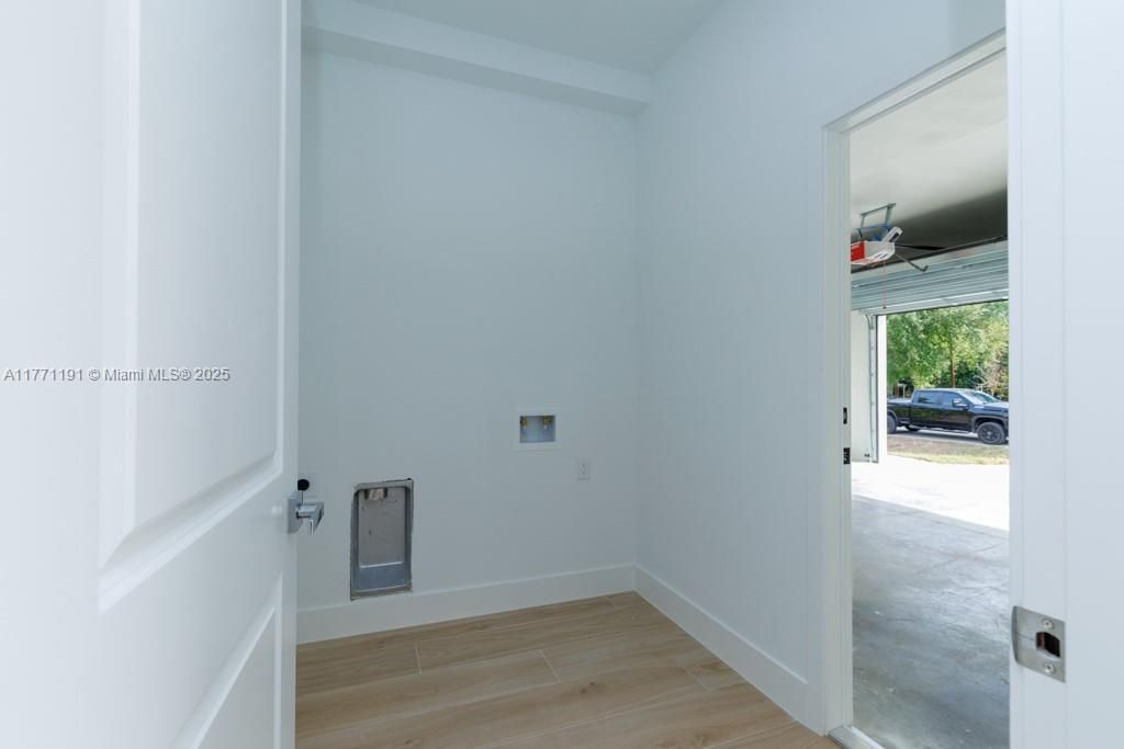 最近售出: $430,000 (4 贝兹, 2 浴室, 0 平方英尺)