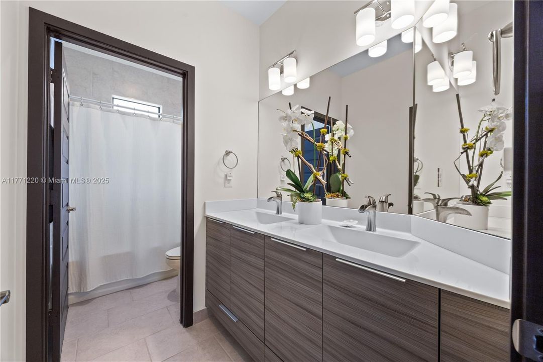 For Sale: $1,180,000 (4 beds, 3 baths, 2582 Square Feet)