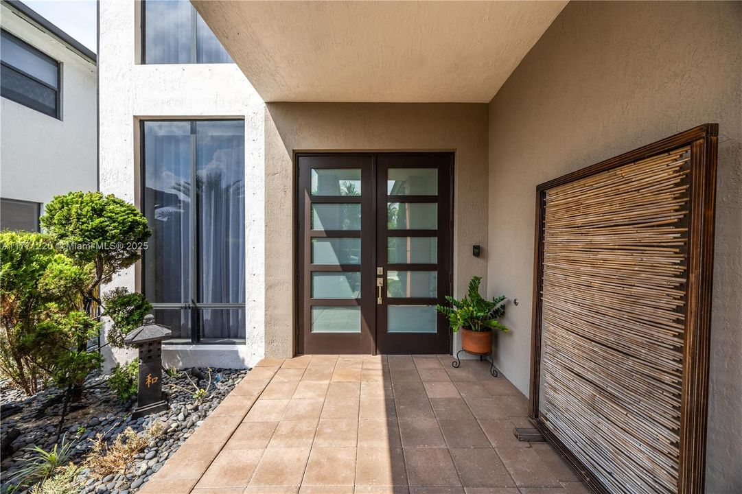 For Sale: $1,180,000 (4 beds, 3 baths, 2582 Square Feet)