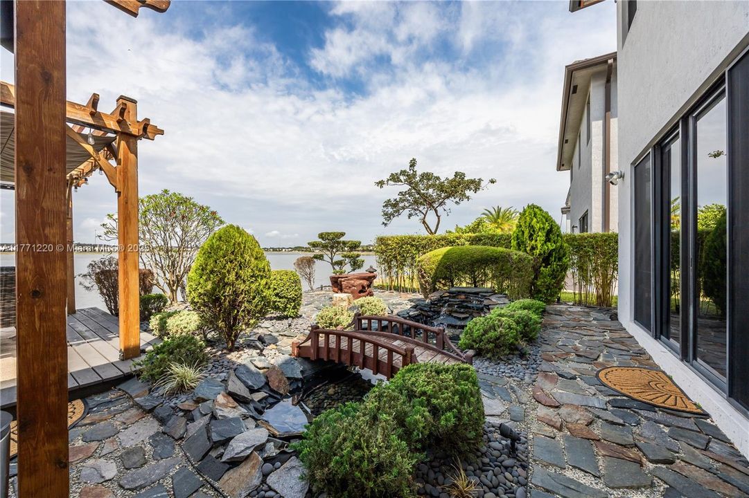 For Sale: $1,180,000 (4 beds, 3 baths, 2582 Square Feet)