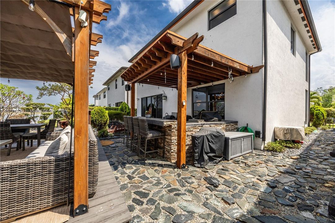 For Sale: $1,180,000 (4 beds, 3 baths, 2582 Square Feet)