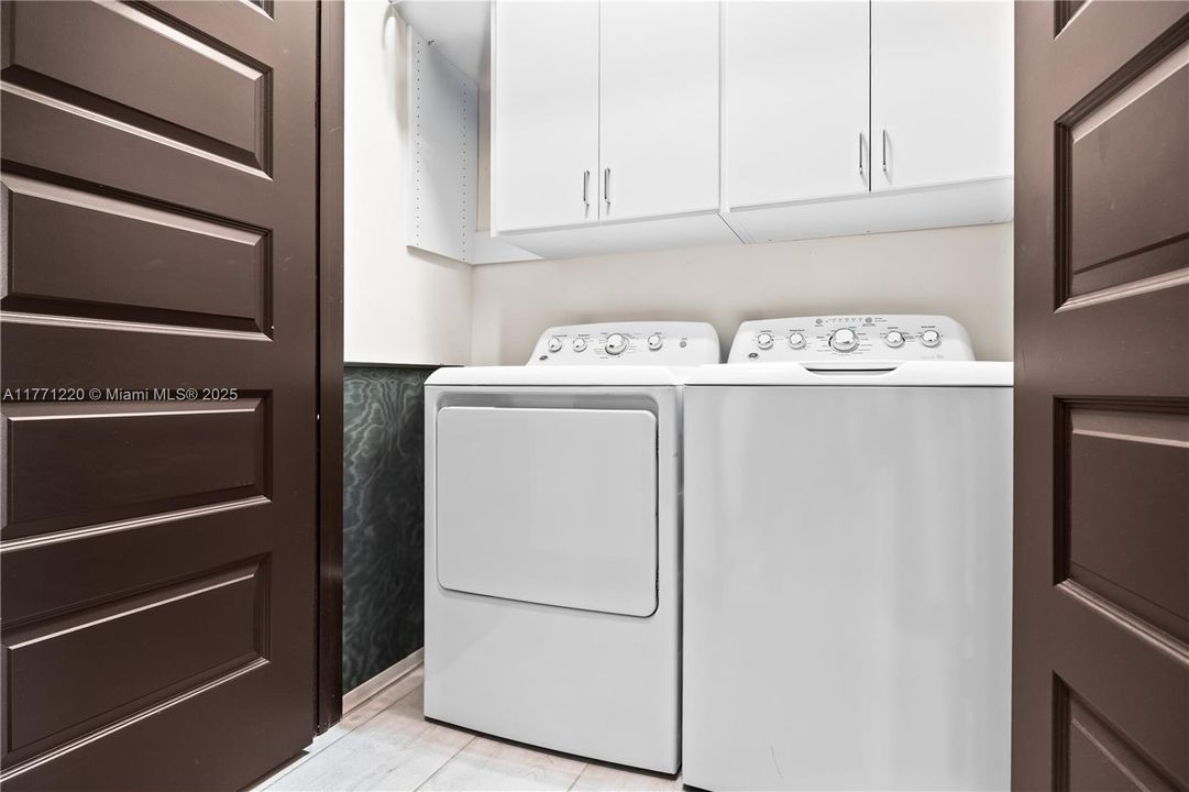 For Sale: $1,180,000 (4 beds, 3 baths, 2582 Square Feet)