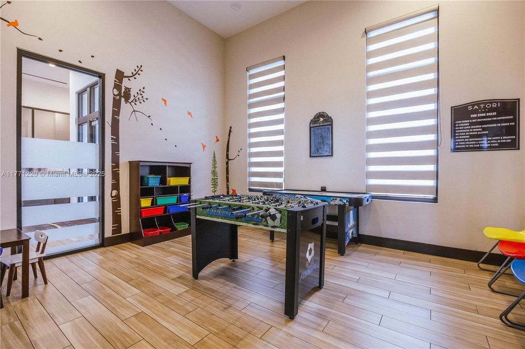 For Sale: $1,180,000 (4 beds, 3 baths, 2582 Square Feet)