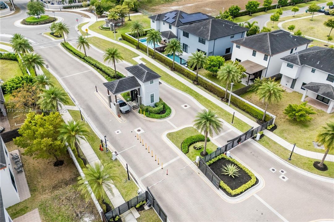 For Sale: $1,180,000 (4 beds, 3 baths, 2582 Square Feet)