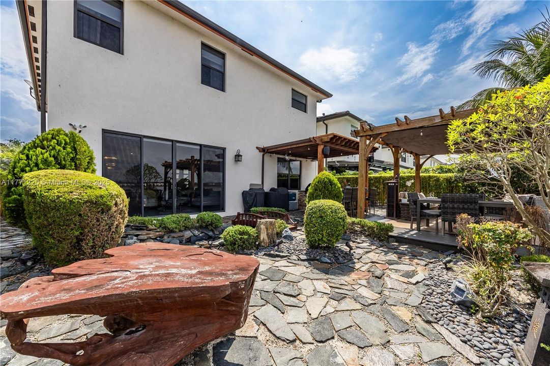 For Sale: $1,180,000 (4 beds, 3 baths, 2582 Square Feet)