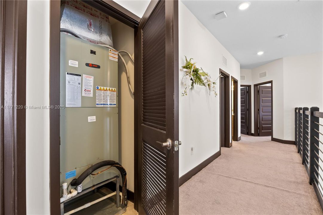 For Sale: $1,180,000 (4 beds, 3 baths, 2582 Square Feet)