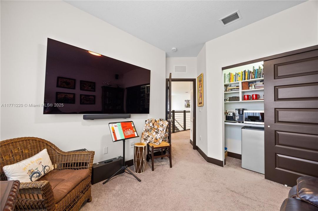 For Sale: $1,180,000 (4 beds, 3 baths, 2582 Square Feet)