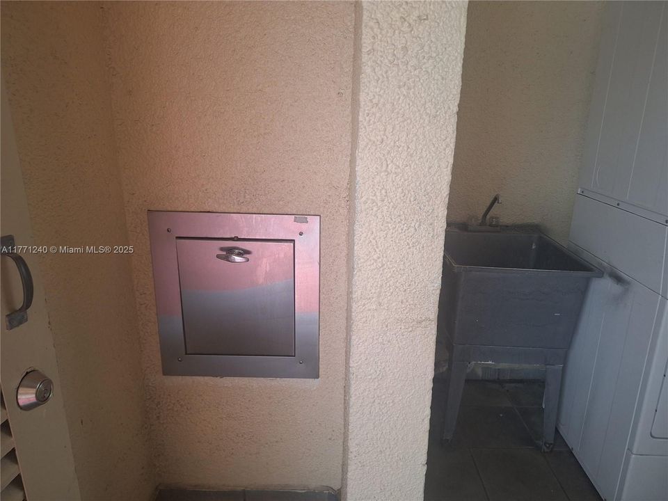 Vendido Recientemente: $265,000 (2 camas, 2 baños, 1000 Pies cuadrados)