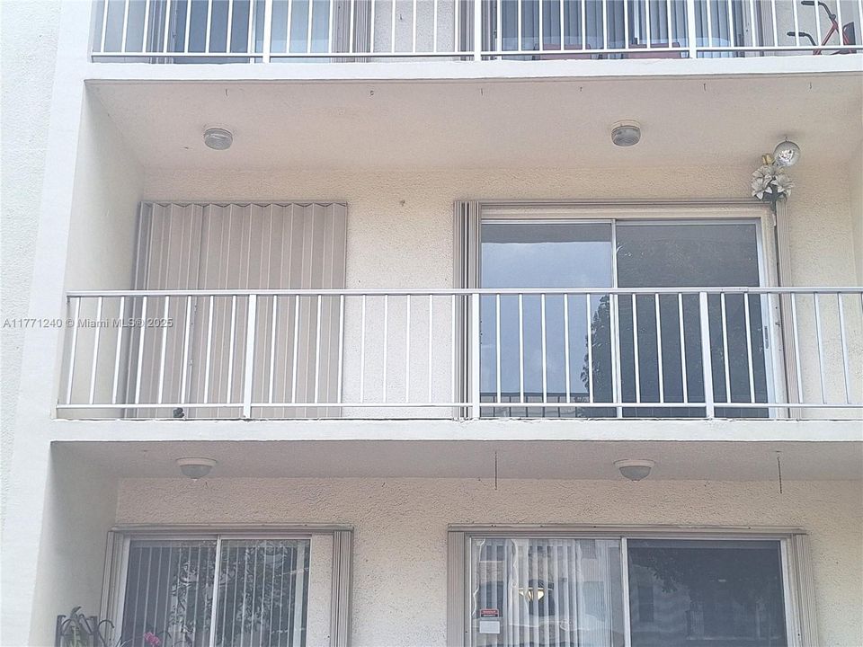 Vendido Recientemente: $265,000 (2 camas, 2 baños, 1000 Pies cuadrados)