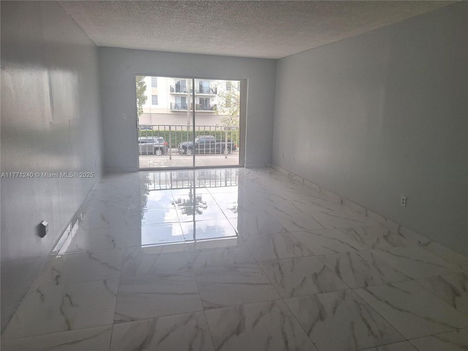 Vendido Recientemente: $265,000 (2 camas, 2 baños, 1000 Pies cuadrados)