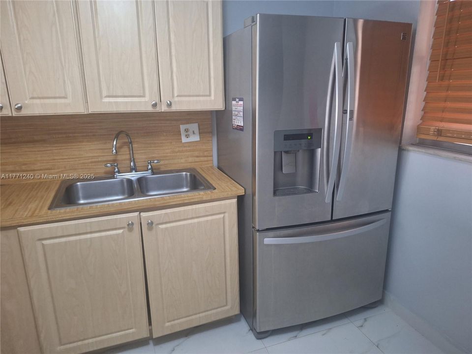 Vendido Recientemente: $265,000 (2 camas, 2 baños, 1000 Pies cuadrados)