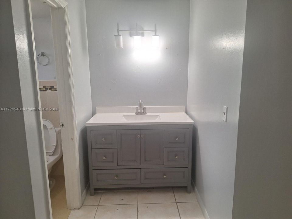 Vendido Recientemente: $265,000 (2 camas, 2 baños, 1000 Pies cuadrados)