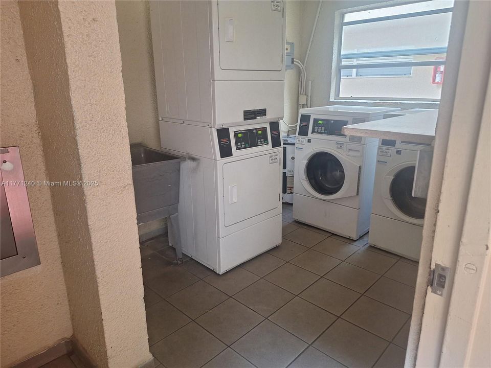 Vendido Recientemente: $265,000 (2 camas, 2 baños, 1000 Pies cuadrados)