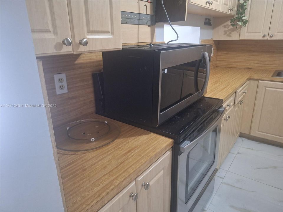 Vendido Recientemente: $265,000 (2 camas, 2 baños, 1000 Pies cuadrados)