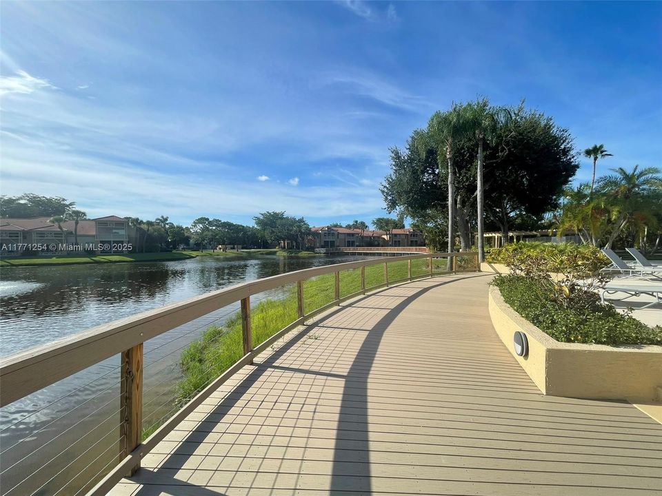 Vendido Recientemente: $238,000 (2 camas, 2 baños, 906 Pies cuadrados)