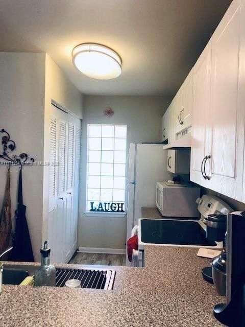 Vendido Recientemente: $238,000 (2 camas, 2 baños, 906 Pies cuadrados)