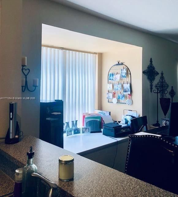 Vendido Recientemente: $238,000 (2 camas, 2 baños, 906 Pies cuadrados)