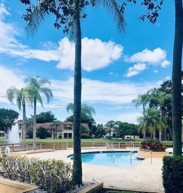 Vendido Recientemente: $238,000 (2 camas, 2 baños, 906 Pies cuadrados)