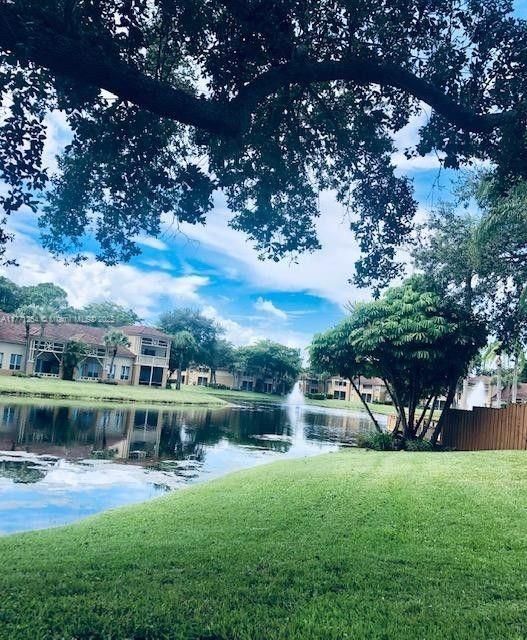 Vendido Recientemente: $238,000 (2 camas, 2 baños, 906 Pies cuadrados)