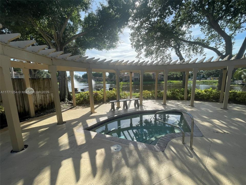 Vendido Recientemente: $238,000 (2 camas, 2 baños, 906 Pies cuadrados)