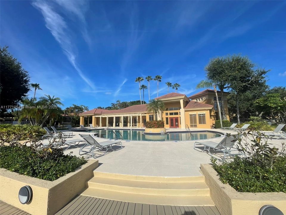 Vendido Recientemente: $238,000 (2 camas, 2 baños, 906 Pies cuadrados)