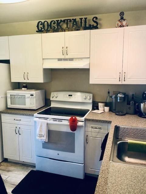 Vendido Recientemente: $238,000 (2 camas, 2 baños, 906 Pies cuadrados)