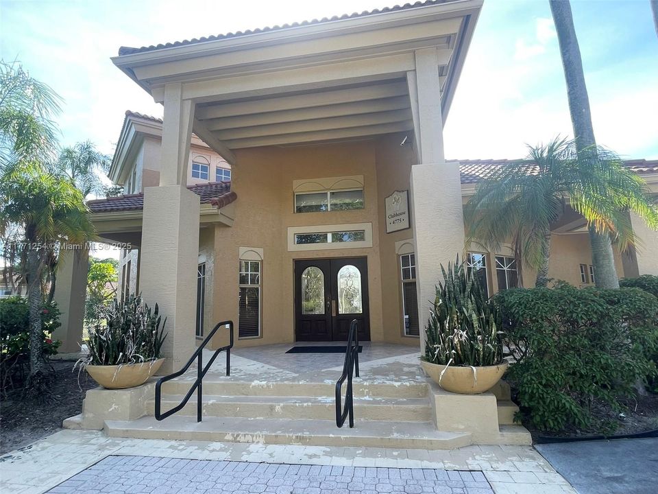 Vendido Recientemente: $238,000 (2 camas, 2 baños, 906 Pies cuadrados)