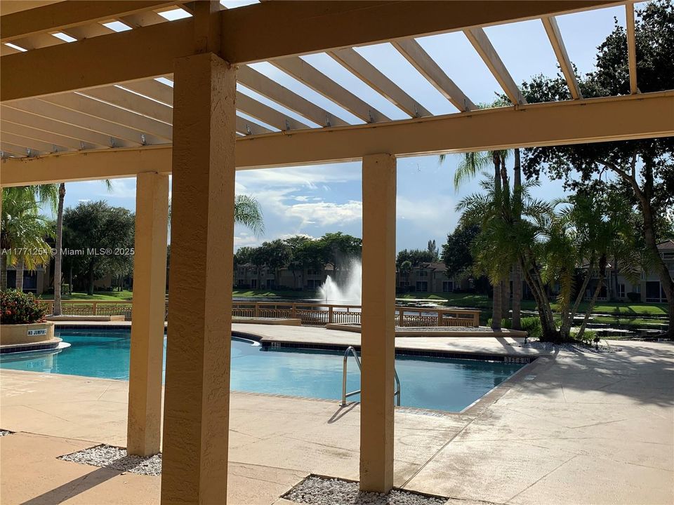 Vendido Recientemente: $238,000 (2 camas, 2 baños, 906 Pies cuadrados)