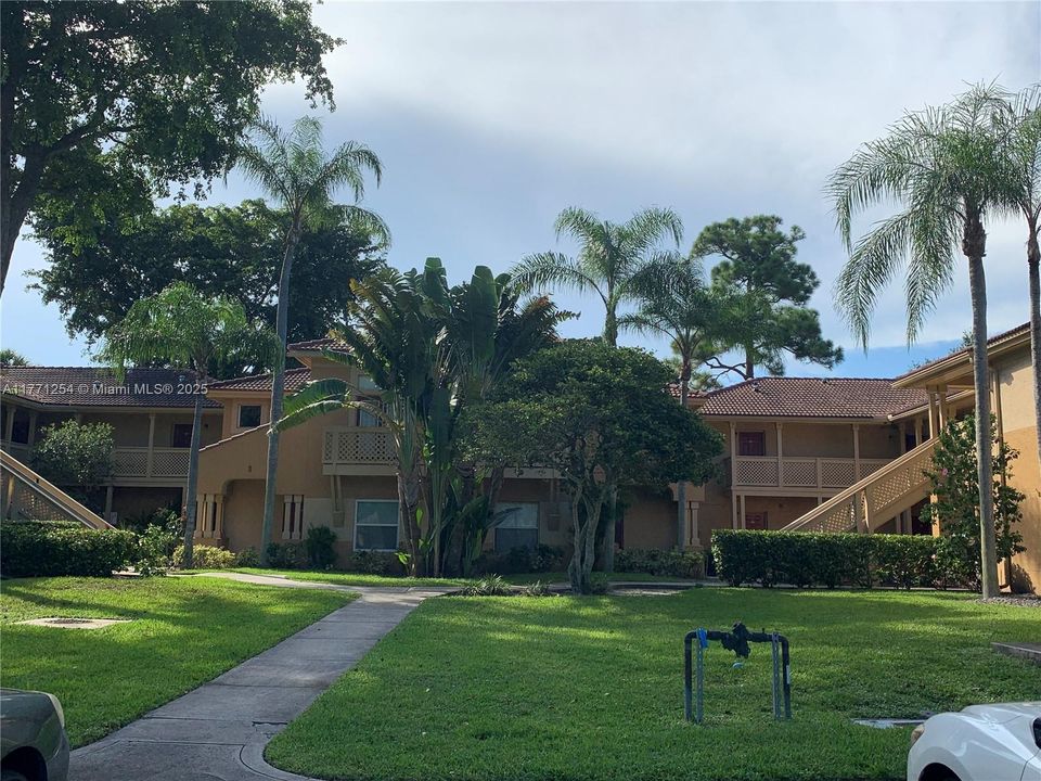 Vendido Recientemente: $238,000 (2 camas, 2 baños, 906 Pies cuadrados)