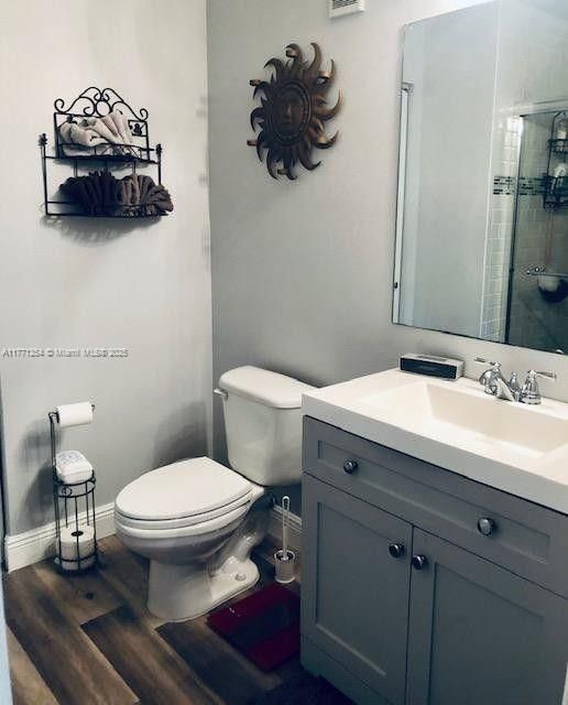 Vendido Recientemente: $238,000 (2 camas, 2 baños, 906 Pies cuadrados)