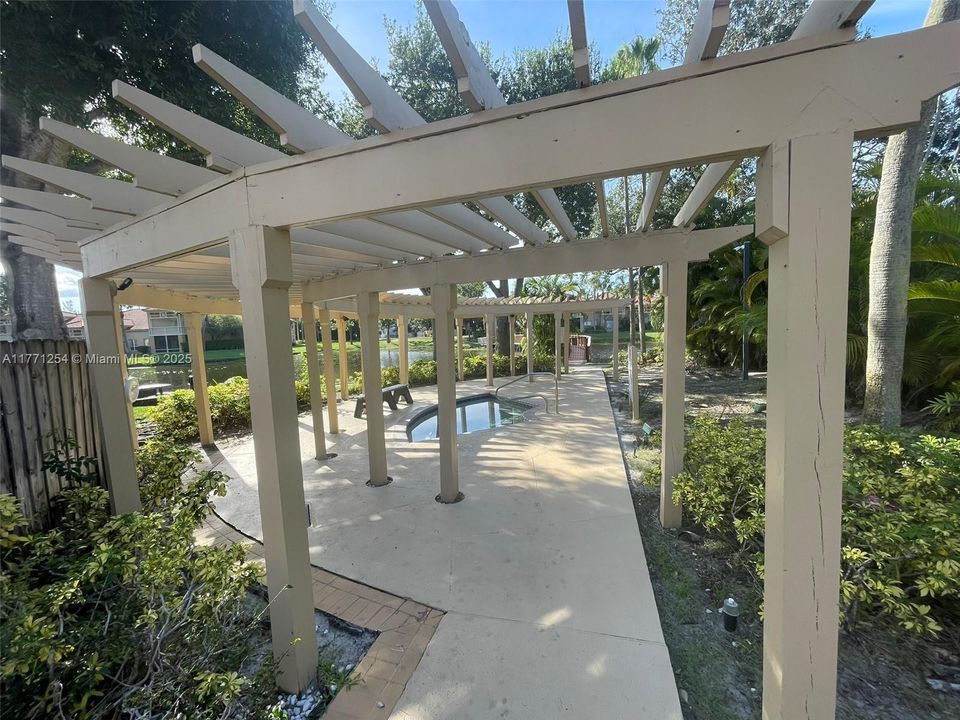 Vendido Recientemente: $238,000 (2 camas, 2 baños, 906 Pies cuadrados)