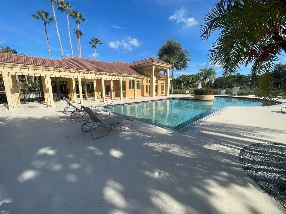 Vendido Recientemente: $238,000 (2 camas, 2 baños, 906 Pies cuadrados)