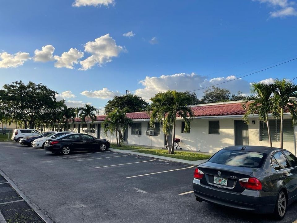 最近售出: $5,000,000 (0 贝兹, 0 浴室, 0 平方英尺)