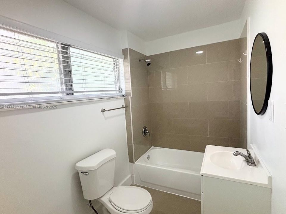 最近售出: $5,000,000 (0 贝兹, 0 浴室, 0 平方英尺)