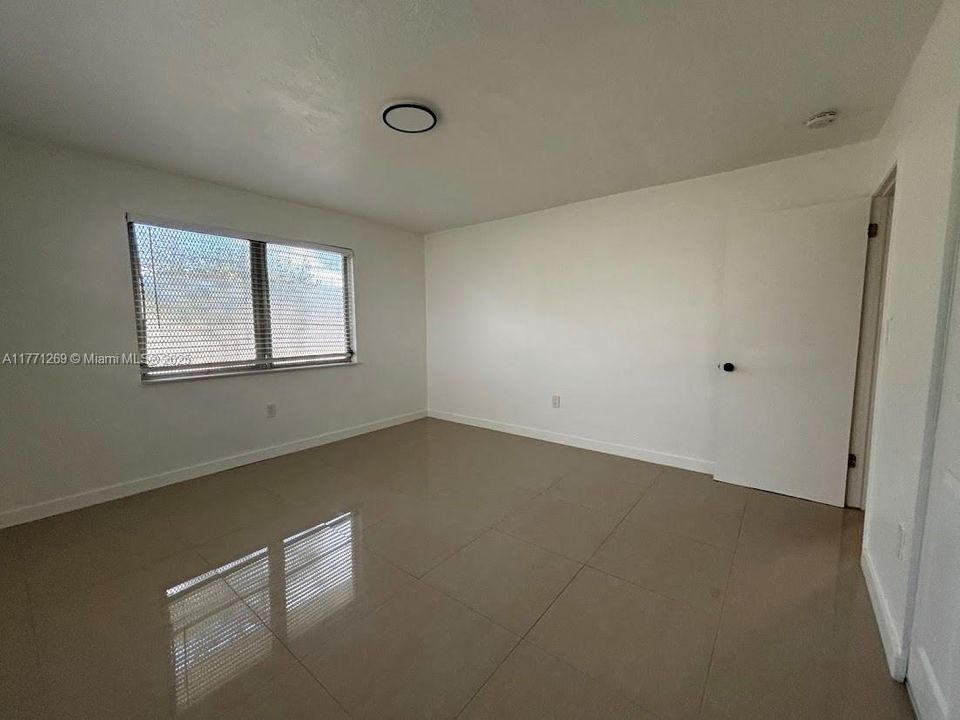 最近售出: $5,000,000 (0 贝兹, 0 浴室, 0 平方英尺)