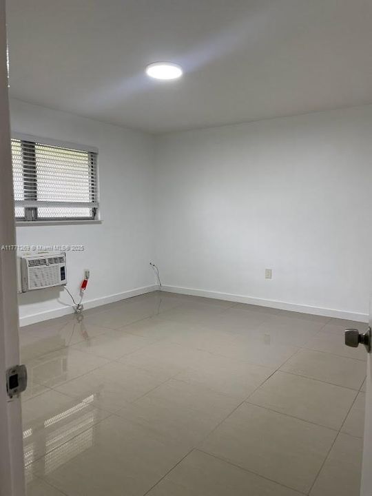 最近售出: $5,000,000 (0 贝兹, 0 浴室, 0 平方英尺)