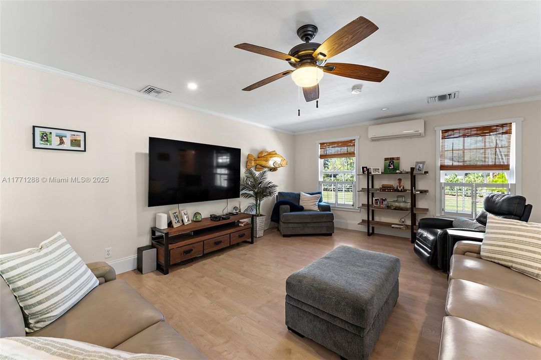 Vendido Recientemente: $775,000 (3 camas, 2 baños, 1789 Pies cuadrados)