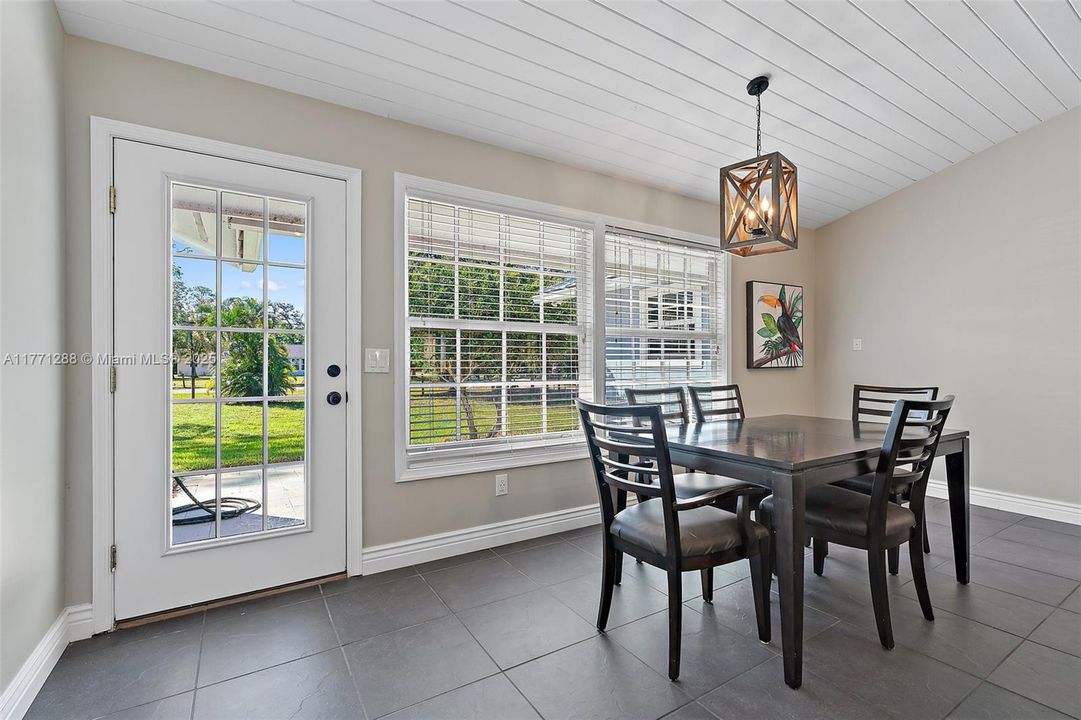 Vendido Recientemente: $775,000 (3 camas, 2 baños, 1789 Pies cuadrados)