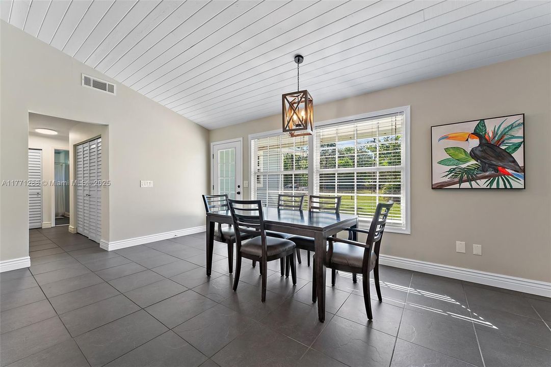 Vendido Recientemente: $775,000 (3 camas, 2 baños, 1789 Pies cuadrados)