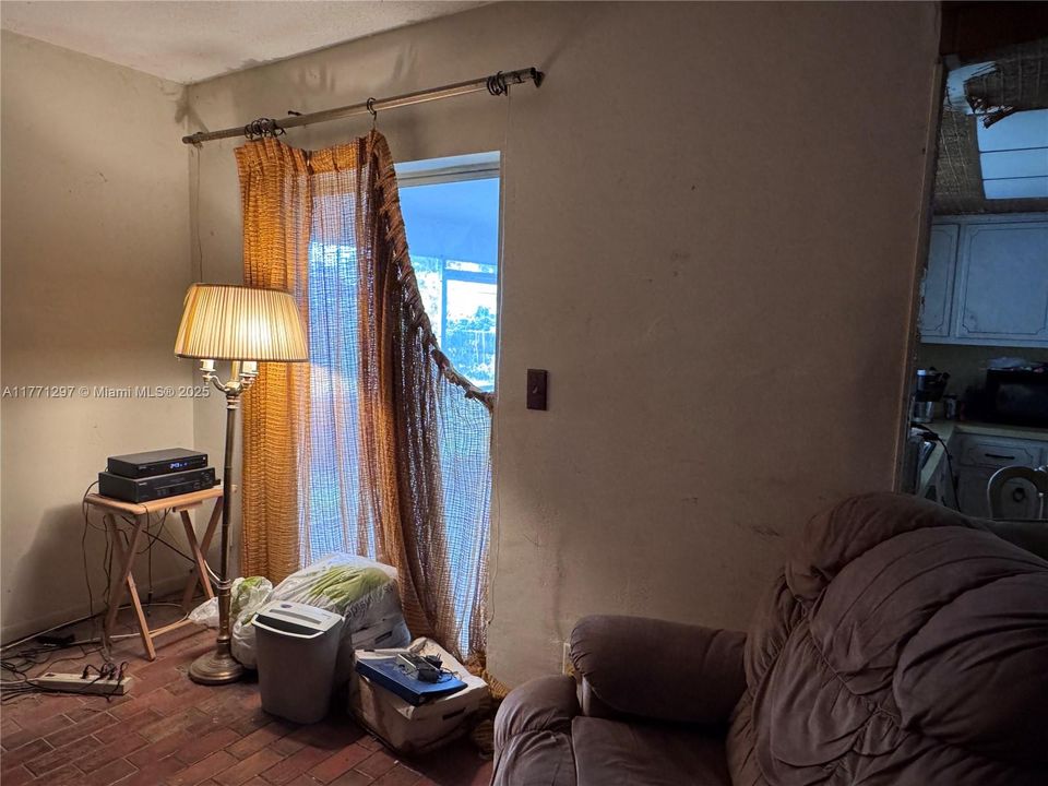 Recently Sold: $419,000 (4 beds, 2 baths, 2114 Square Feet)