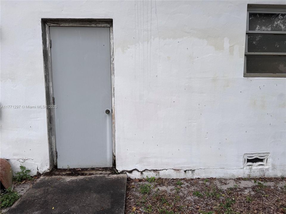 Recently Sold: $419,000 (4 beds, 2 baths, 2114 Square Feet)