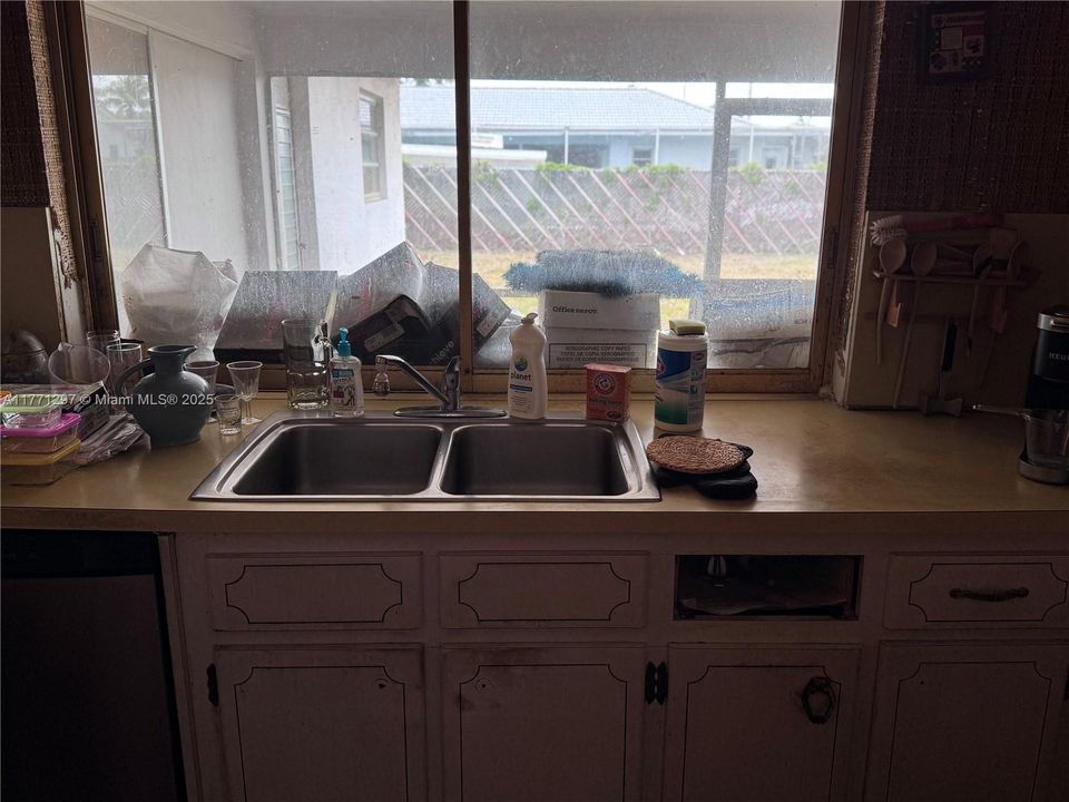 Recently Sold: $419,000 (4 beds, 2 baths, 2114 Square Feet)