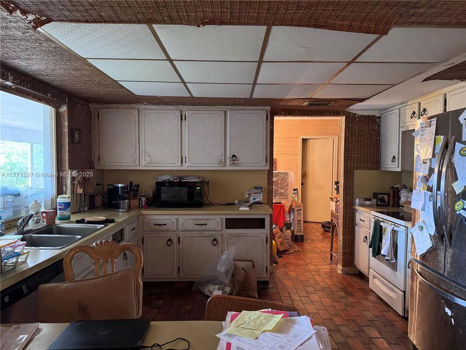 Recently Sold: $419,000 (4 beds, 2 baths, 2114 Square Feet)