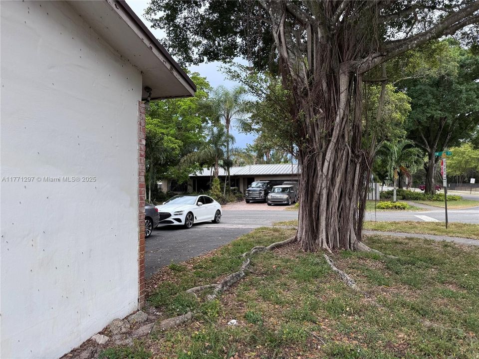 Recently Sold: $419,000 (4 beds, 2 baths, 2114 Square Feet)